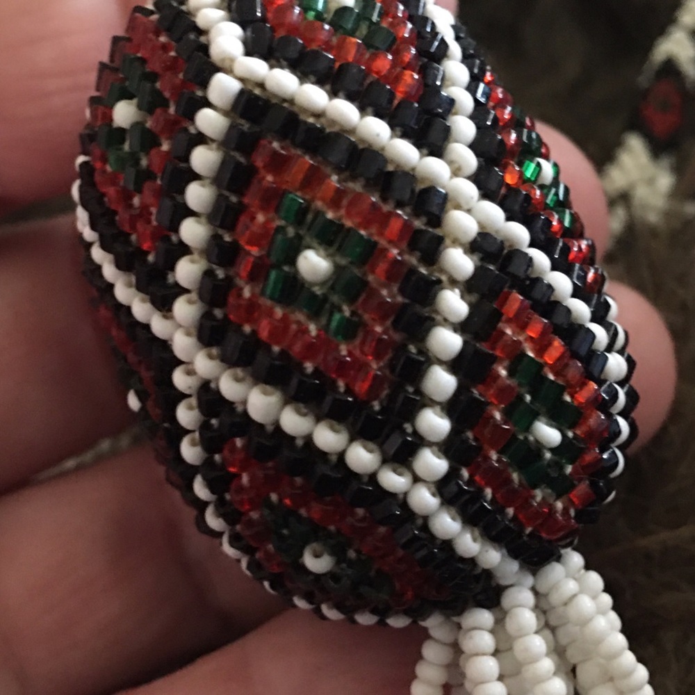 Handmade seed bead pineapple fringe necklace - Picture 8 of 8